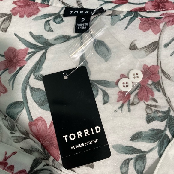 Torrid white floral high low top size 2 - Picture 4 of 4